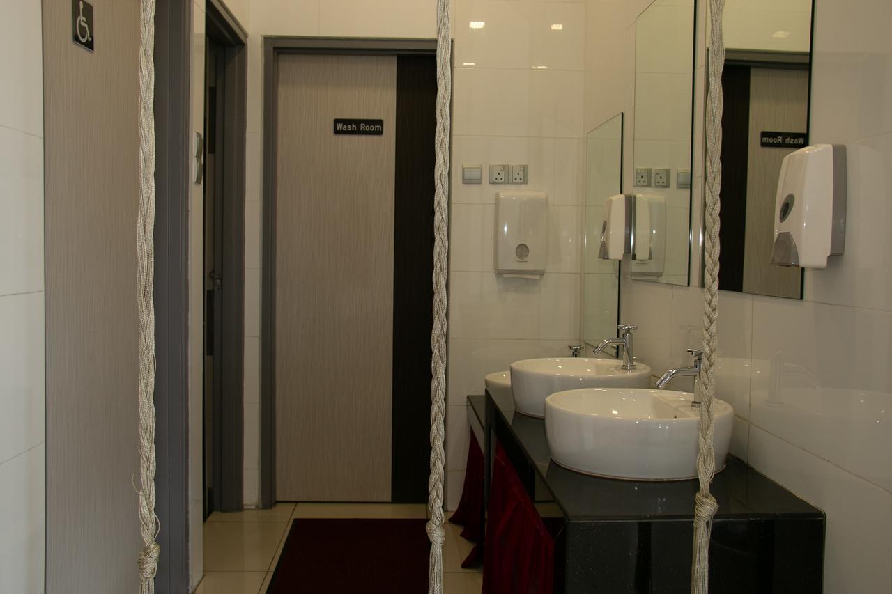 Prince33 Hotel Джохор-Бару Экстерьер фото